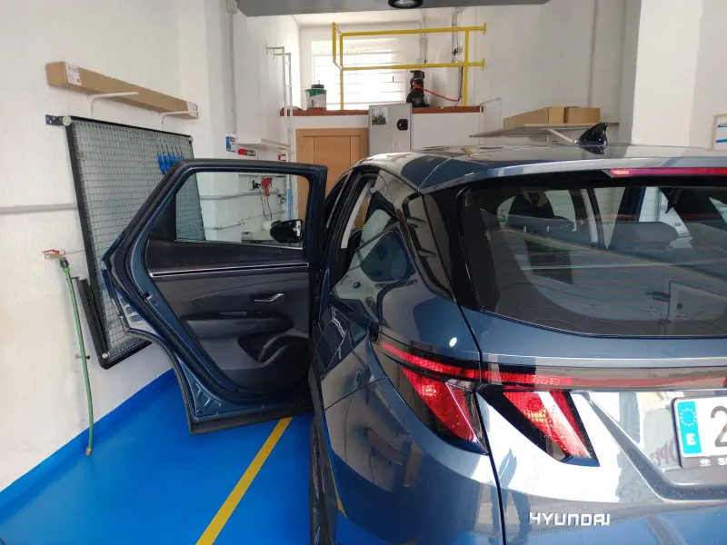 Coche con lunas tintadas