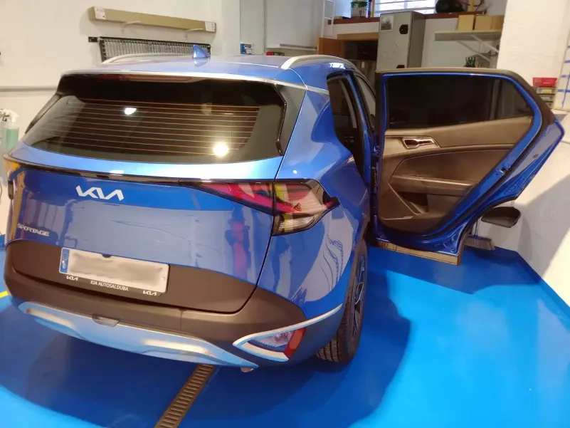 Coche con lunas tintadas